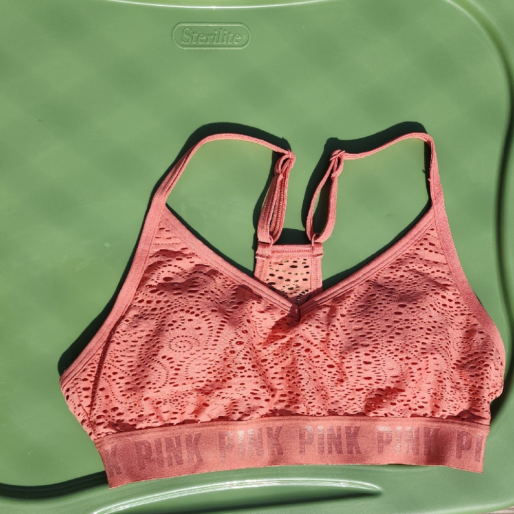 PINK Victoria's Secret Sports Bra Ultimate Lightly Lined Size Small